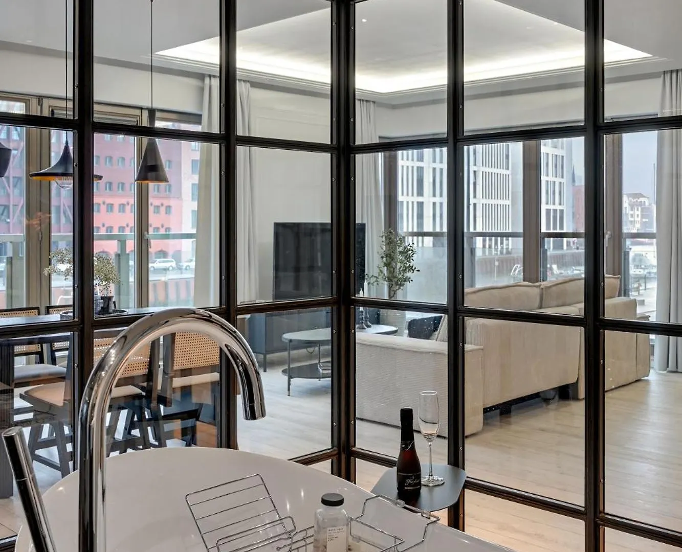 Waterlane River View Premium Spa, Pool & Gym By Downtown Apartments Gdansk 0*,  Poland